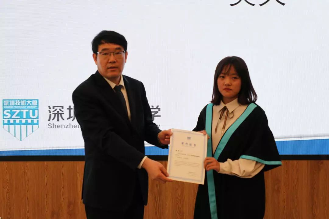 全校不超过10人
