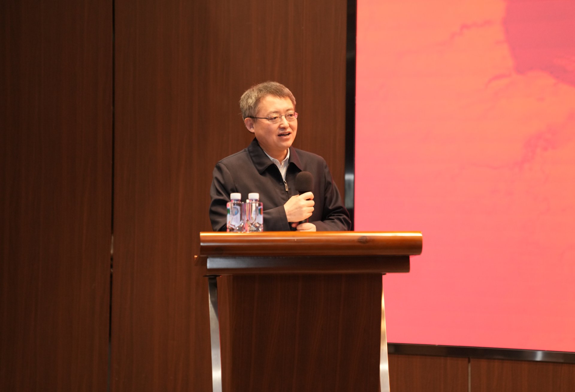 科研骨干教师等出席了此次大会