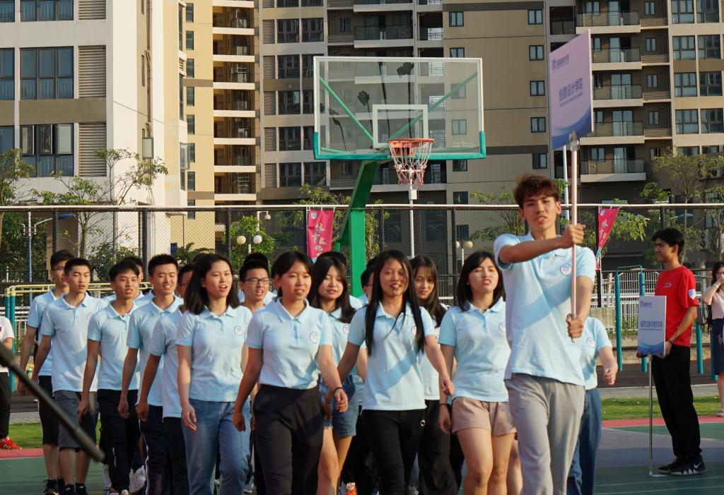 赛出师生间团结进取