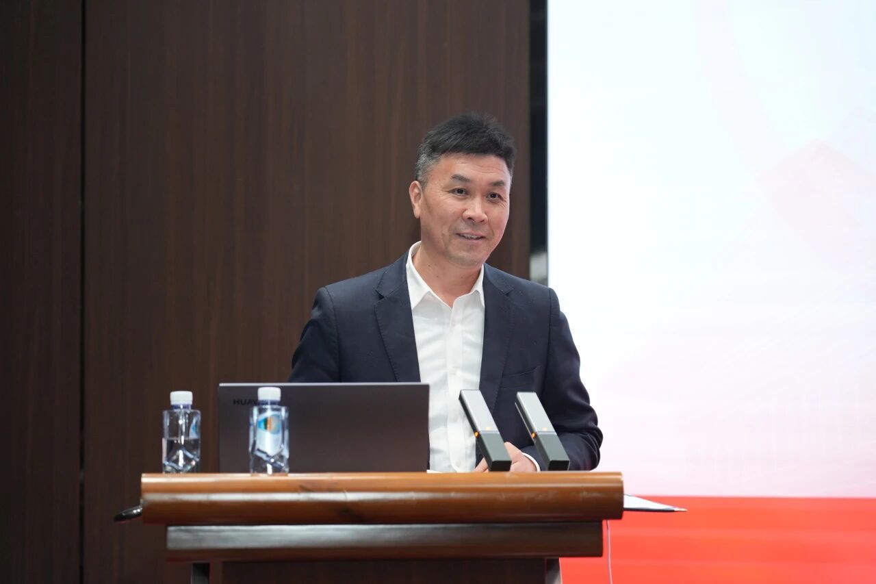 以“全球人工智能发展的基本态势”为题