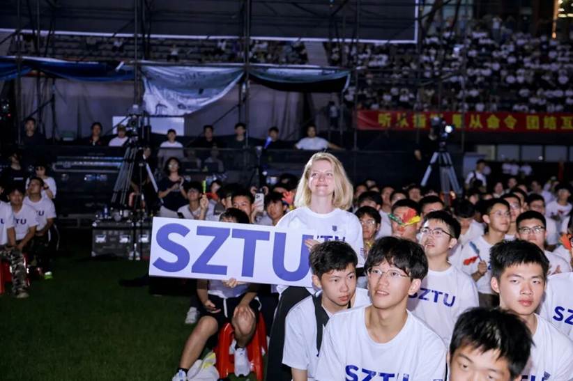 让我们把镜头对准