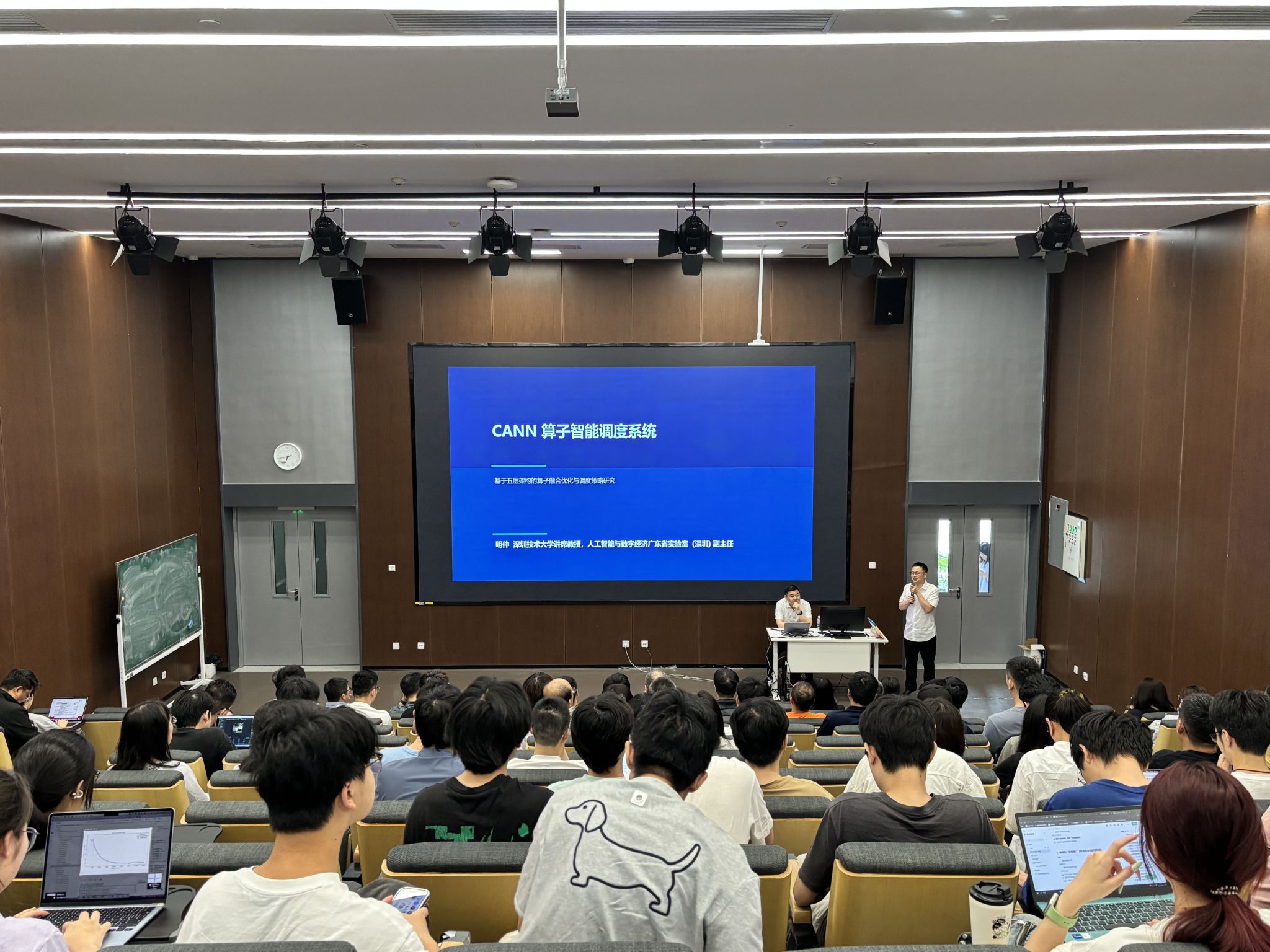 食堂及图书馆LED屏同步播放宣传片