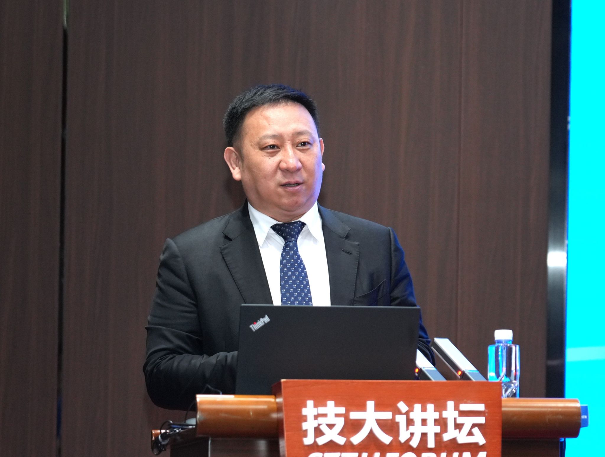 双方携手以产教融合新模式培养兼具生物