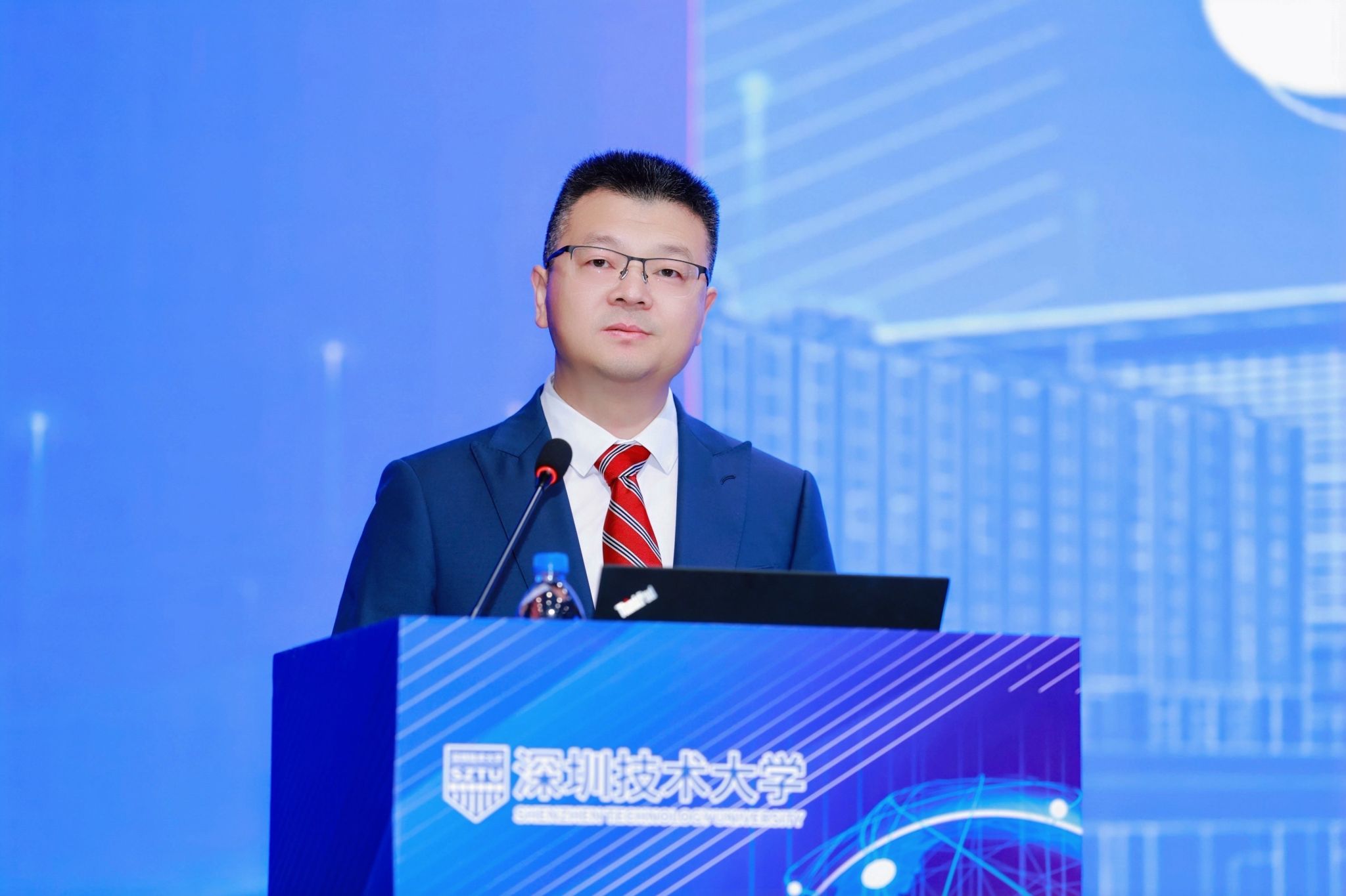 启航新征程”为主题